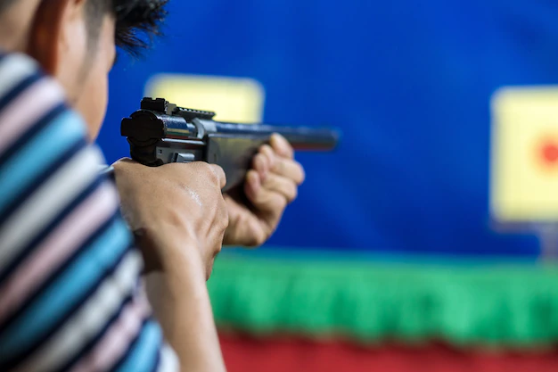 rear view man with his gun shooting target 41418 1256 eduexpert leszno